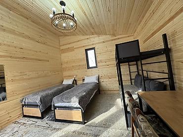 Посуточная аренда комнат: Гостевой номер в современном барн хаусе Цена за человека 1200 сом — 3