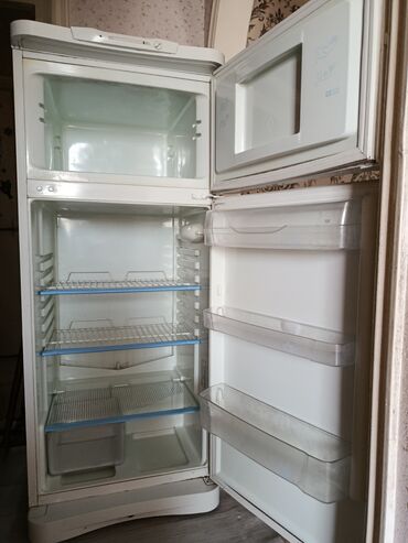 продать нерабочий холодильник: Холодильник Indesit, Б/у, Двухкамерный, 60 * 60 * 60