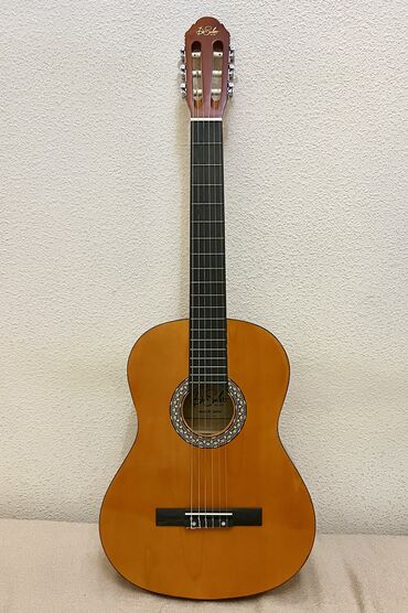 Pianolar: Klassik gitara de salvo