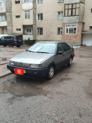 арзан машина сатып алам: Volkswagen Passat: 1989 г., 1.8 л, Механика, Бензин, Седан