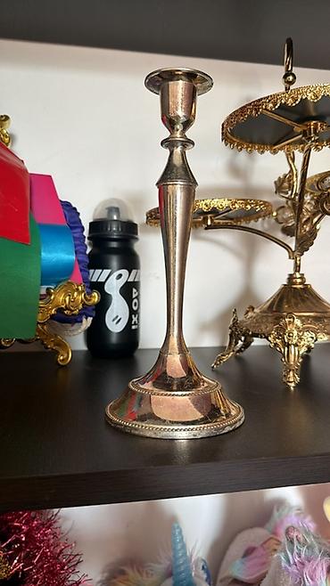 Metal şamdan - Material: cilalanmış metal ərintisi - Rəng: gümüş