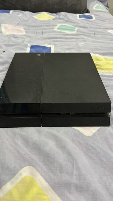 playstation 4 с играми: Продаю PS4 срочно Игры:UFC4,FiFa23,NHL,Mortal Kombat.(любые игры