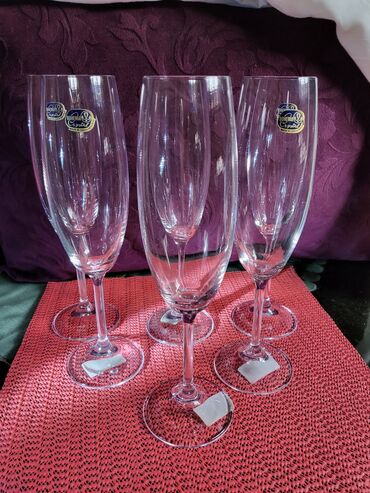 Čaše: Case nove Bohemija kristal,vintaz za vino. Komada 6 u ceni na lalafo.rs — 4 Čaše: Case nove Bohemija kristal,vintaz za vino. Komada 6 u ceni — 4