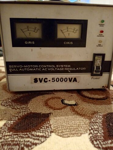 12 voltu 220 volta çeviren cihaz: SVC-5000VA servo-motor idarəetməli, tam avtomatik AC gərginlik