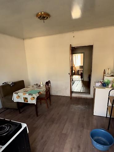 3 комнаты, 37 м², Старый толчок рынок / базар Риэлтор