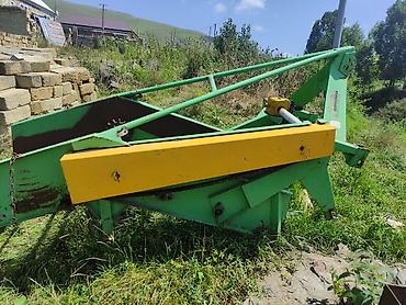 Traktorlar: Lovol 504-B traktor - Güc sinfi: təxminən 50 a.g. (504 seriyası) - — 8