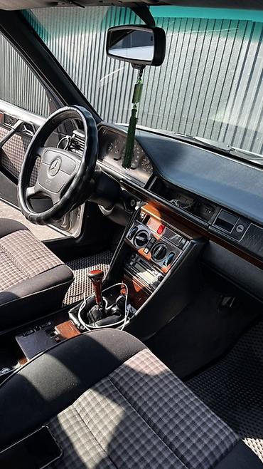 space runner: Mercedes-Benz W124: 1993 г., Седан — 10