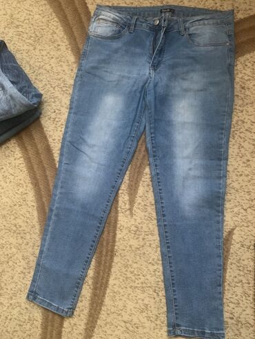 Şalvarlar: Hamısı birlikdə 20 mnt. Təmizdilər, cırığı söküyü yoxdu 4 şalvar, bir — 8