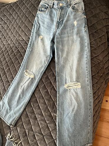 Cinslər: Açıq mavi rəngli “distressed” üslubda cins şalvar -Bershka markasına — 1