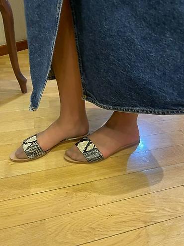 Босоножки, сандалии, шлепанцы: Женская обувь Много обуви Massimo Dutti - популярный бренд, в — 16