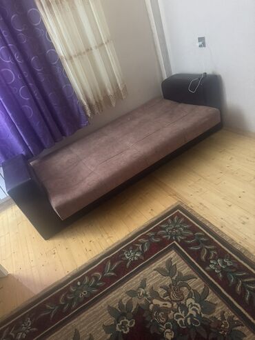 2 комнатные квартиры в говсанах: Salam evde oki oğlan yaşayir hal harzirda üç oğlan lazindir yaş 28