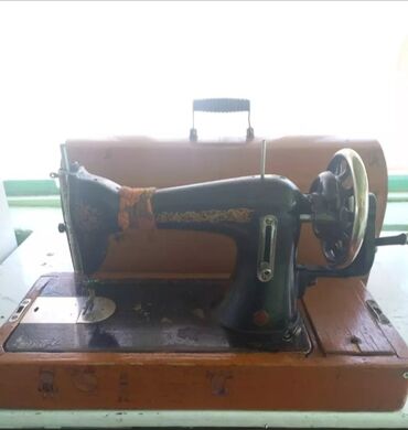 швейных машинки: Швейная машина Chayka, Ручной