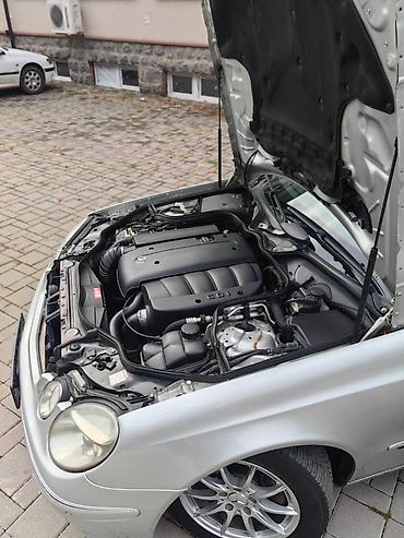 Mercedes-Benz: Mercedes-Benz E 220 CDI, limuzina, srebrna metalik. Ključne — 12