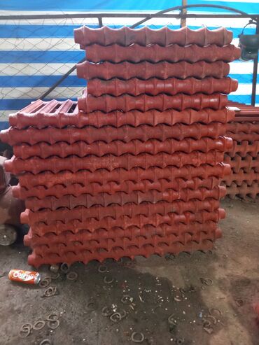 Радиаторы: Секции чугунных радиаторов отопления в большом количестве. Подходят — 7