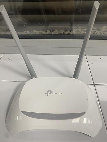 socket 1155: Wi‑Fi роутер TP‑Link с двумя внешними антеннами. Основные — 1