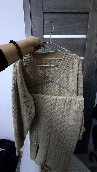 джинсы свитер: ВСЁ ПО 100 - 200, 500 сом 1. Кофты, рубашки - 100-200 сом 2. Двойки — 3