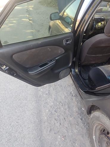 сокулуе: Toyota Avensis: 2002 г., 1.8 л, Кол менен иштөөчү, Бензин, Лифтбек — 4
