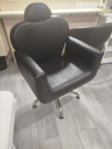 stul uzlukleri: Peşəkar salon mebelləri dəsti Tərkib: - Bərbər kreslosu: yumşaq süni