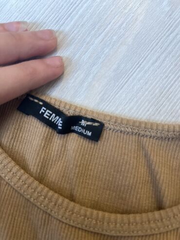 qaqa stili: Qadın Rib Kəsimli Top – FEMME, Medium - Rəng: tünd bej/karamel -