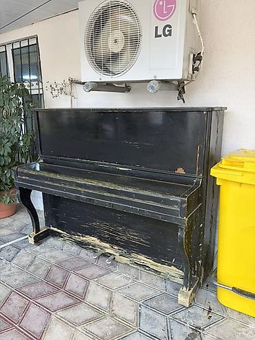 pianino akustik: Upright (şaquli) pianino – klassik dizayn, qara rəngli korpus — 1