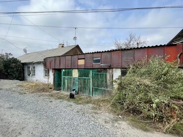 продам дом под снос: Полдома, 100 м², 4 комнаты, Собственник, Старый ремонт