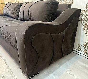 Ev və bağ: 1600 manata alınıb, keyfiyyətli materiallarla işlənib. Açılanda taxt — 4