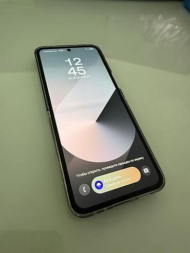 инфиних телефон: Samsung Galaxy Z Flip6, Б/у, 256 ГБ, цвет - Серебристый, 2 SIM — 1