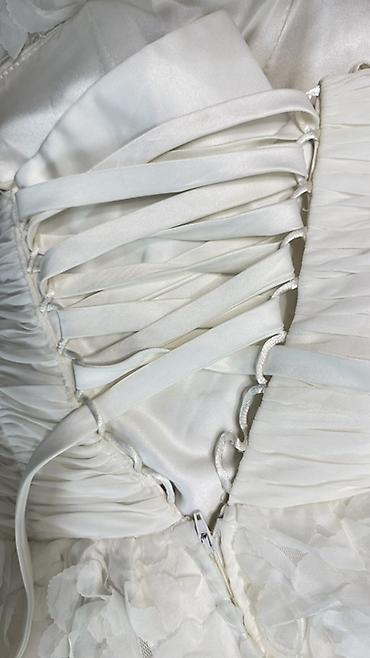 Свадебные платья: Платье свадебное с эффектом розы Было в аренде 3 раза Некоторые — 7