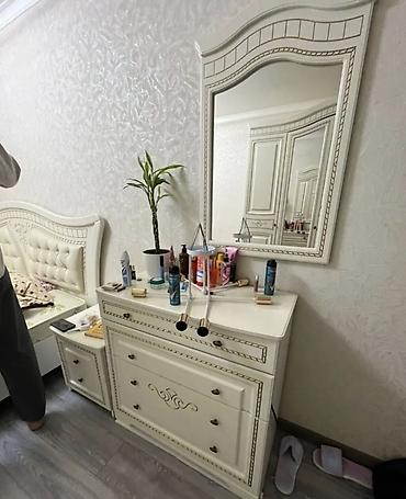 мебельь: Спальный гарнитур в классическом стиле, цвет слоновая кость с — 1
