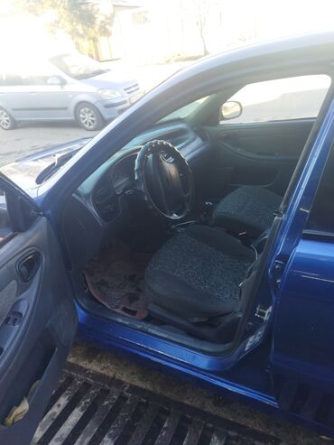 Другие автомобили: Седан синего цвета, компактный и экономичный. Кузов 4‑дверный — 5