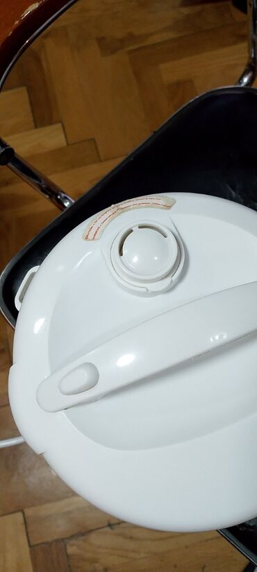 Ostali kuhinjski aparati: Friteza dobra 2,5 l manja
 Mirjevo — 13