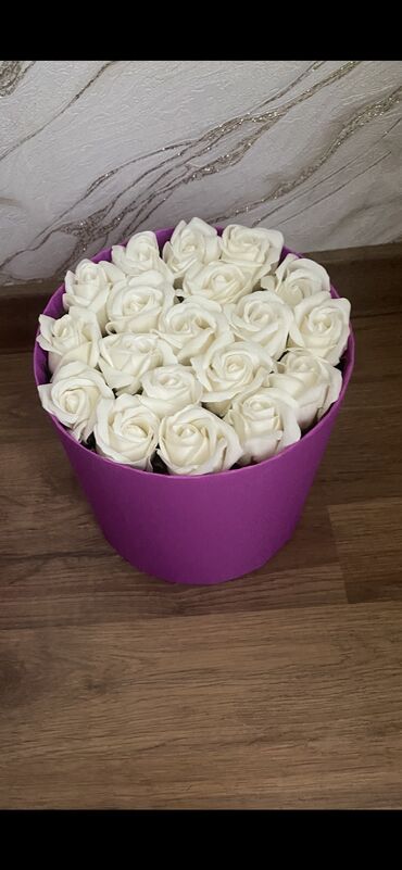Hədiyyələr: Satilirlar endirim olub.Karobka buket 20m.Gul buket 18m — 2