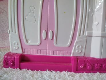 Igračke: Shopkins poslastičarnica
Poklopac se skida 
Očuvana
C — 6
