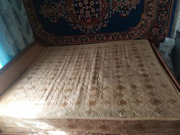 матрацы бу: Продаю матрас б/у в хорошем состоянии,190с/160см