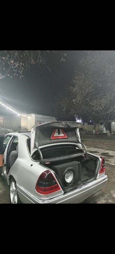 Mercedes-Benz: Mercedes-Benz C-Class (W202), gümüş rəng. - Kuzov: sedan, 4 qapı - — 3