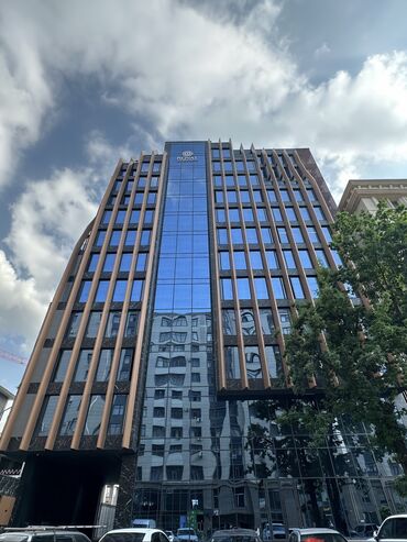 для бизнес ош: Сдаю Офис, 52 м², В бизнес центре, 1 линия, С отдельной кухней, С отдельным входом