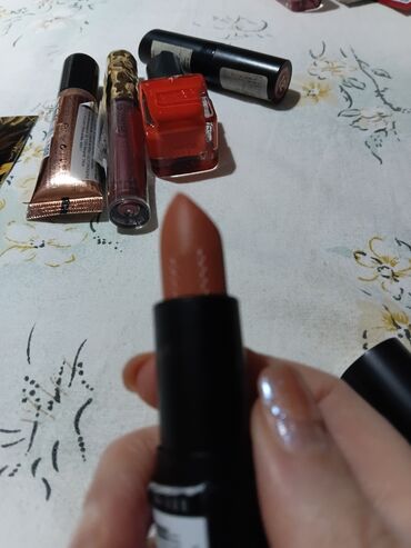 Šminka: Set šminke i nege – raznovrsni proizvodi za kompletan makeup look i — 10