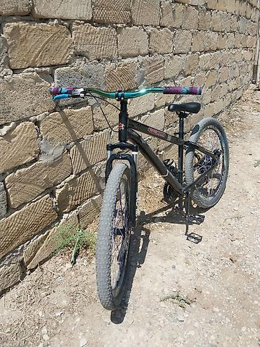 velosiped 28 type 1: Dağ və şəhər sürüşləri üçün uyğun velosiped. Qara rəngli çərçivəyə — 4