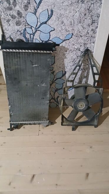 Qızdırıcı radiatorları: Avtomobil radiatoru və soyutma ventilyatoru qurğusu. Bu qurğu