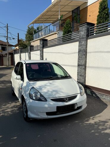 срочно срочно продаю машина: Honda Fit: 2004 г., 1.3 л, Автоматические, Бензин
