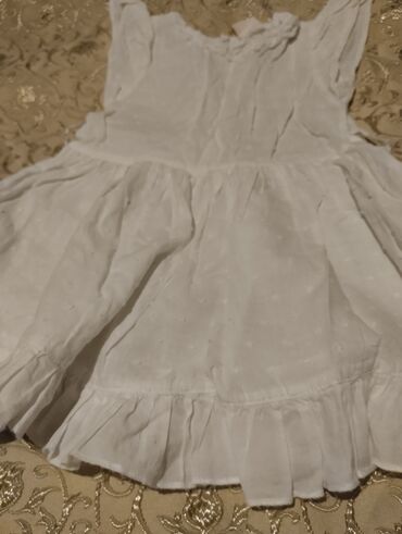 Ziyafət donları: Məhsul paketi: ayaqqabı və geyim 1) Qırmızı idman ayaqqabıları - — 16