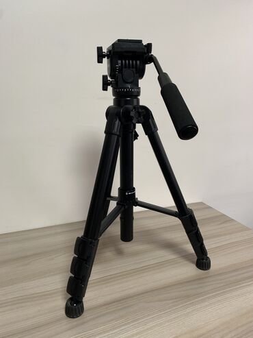 видео камира: Штатив для камеры, почти новый, даже не использовали