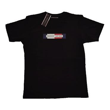 Muška majica kratkih rukava – Tommy Hilfiger - Boja: crna - Model na lalafo.rs Muška majica kratkih rukava – Tommy Hilfiger - Boja: crna - Model