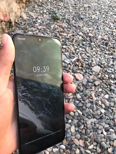 telfon sade: Smartfon – üçlü arxa kamera modulu və 50 MP əsas kamera — 2