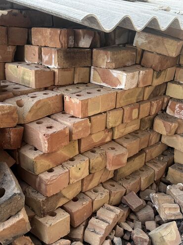 жженый кирпич цена в бишкеке: Продаю кирпичи по 10 сом 1000 кирпич