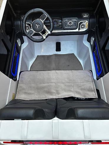 ugg bakü: Uşaqlar üçün elektrikli avtomobil – ağ rəngdə G‑klass üslublu SUV — 3