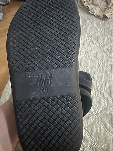 Basanoşka və səndəllər: H&M qadın/slayd tipli sandal - Rəng: qara - Ölçü: 38 (altlıqda — 2