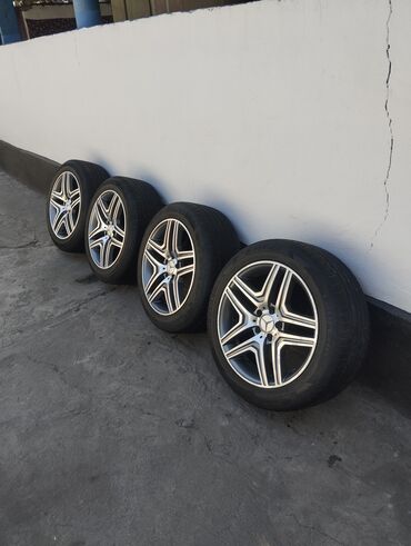 автозапчасти мерседес: Продаю шины с дисками для Mercedes-Benz W140 R18. 235 на 50