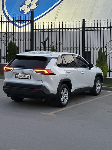 spark 1: Toyota RAV4: 2022 г., 2 л, Автомат, Бензин, Кроссовер — 4