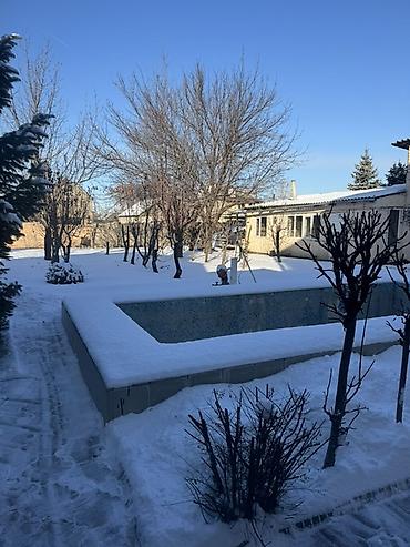 Продажа коттеджей и домов: Продается жилой дом с большим участком и бассейном. Характеристики: - — 17